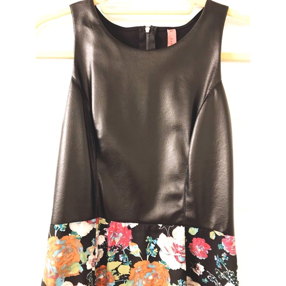 Vegan leather and floral fit and flare dress - Picture 5 of 7